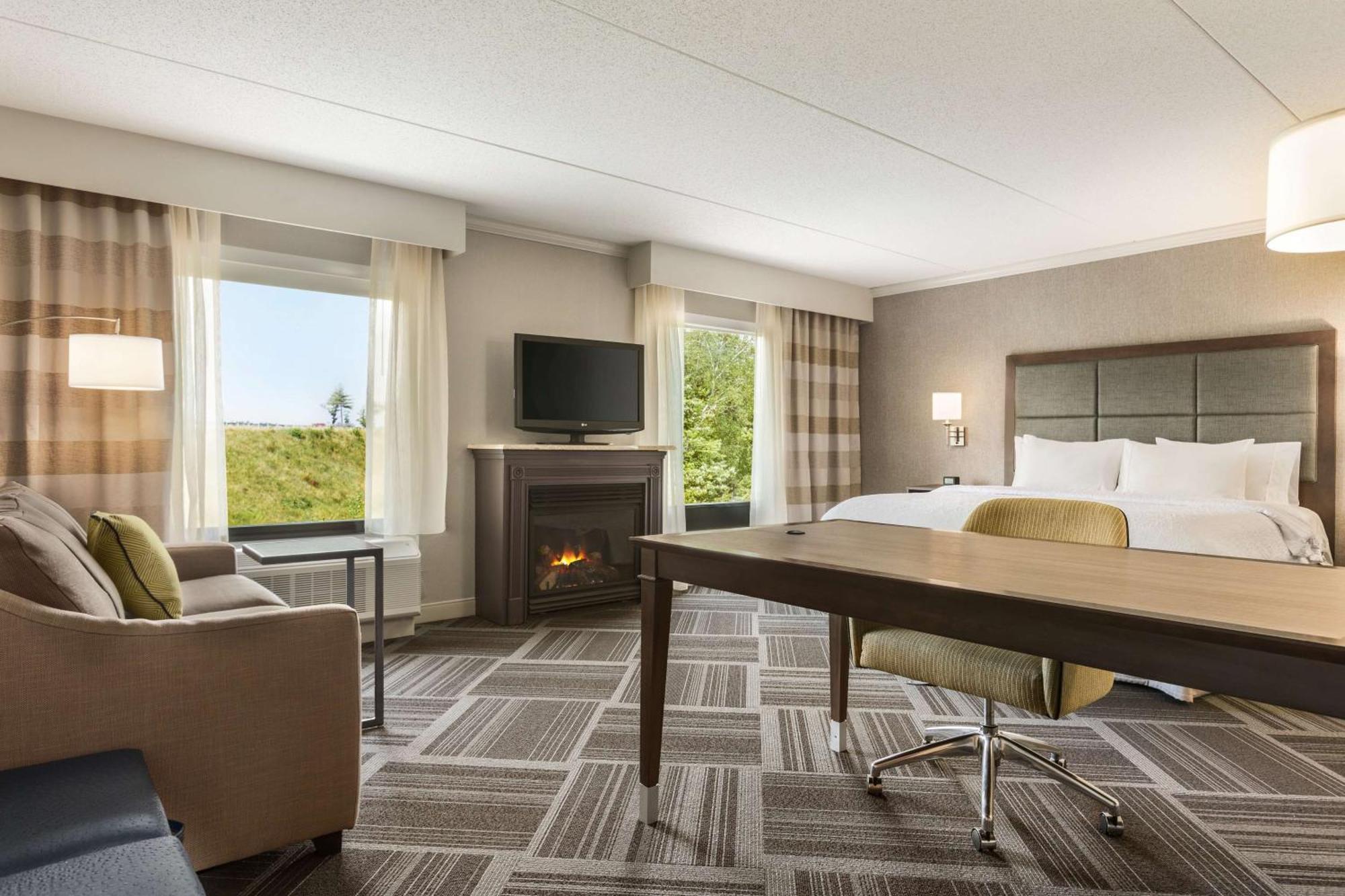 Hampton Inn & Suites By Hilton Manchester Bedford Dış mekan fotoğraf